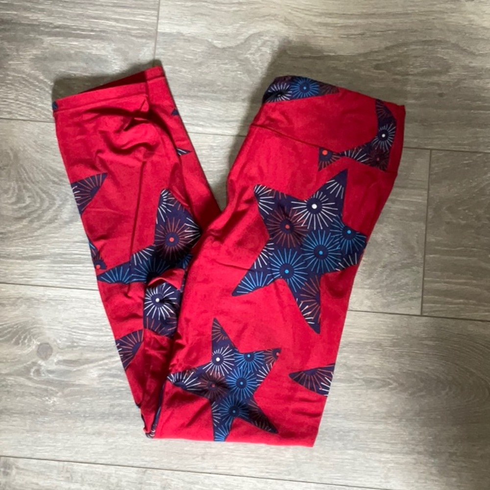 LulaRoe stars and fireworks leggonhs